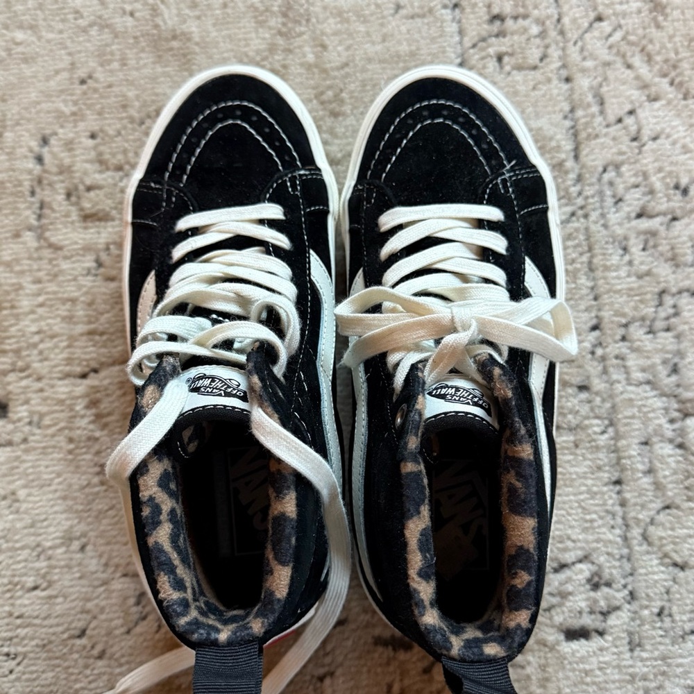 Vans Sk8-Hi-MTE Black and White High-Tops Sneakers with Leopard Lining